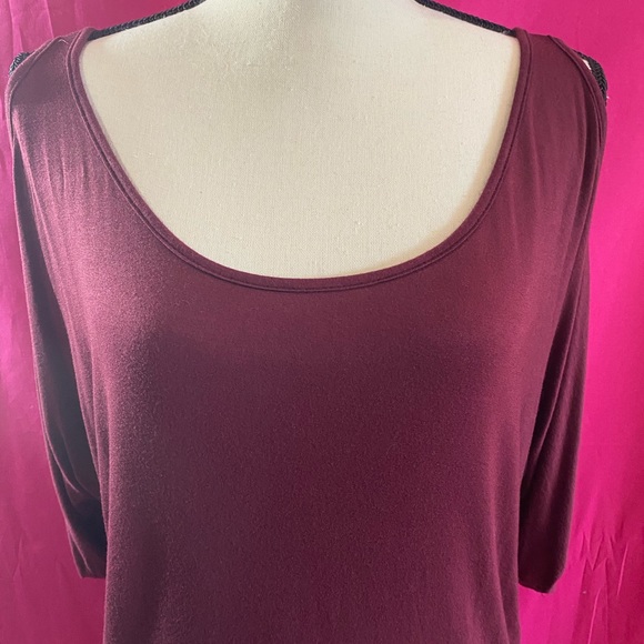 ♥️❄️Yoinks Yours Inspiration Cold Shoulder Top M - Picture 6 of 7